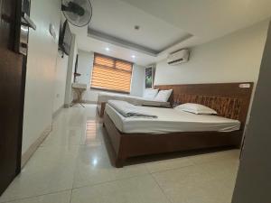 Hanoi Gold Hotel Near Bach Mai