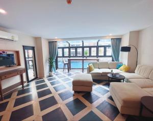 Espana pool access