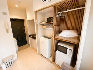 SALE 8 minutes on foot from Hiroo 12 minutes from Ebisu 1 stop from Shibuya Compact and comfortable room