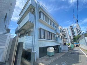 SALE 8 minutes on foot from Hiroo 12 minutes from Ebisu 1 stop from Shibuya Compact and comfortable room