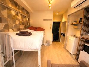 SALE 8 minutes on foot from Hiroo 12 minutes from Ebisu 1 stop from Shibuya Compact and comfortable room