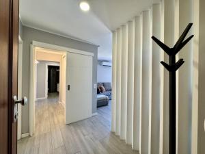 Faro Modern by Homing
