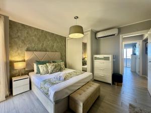 Faro Modern by Homing