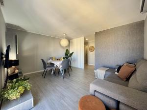 Faro Modern by Homing