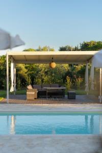 Sundial Houses - Pool & Garden