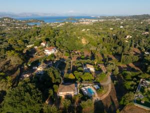 Sundial Houses - Pool & Garden