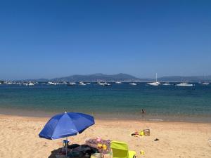 T1 bis 150 M de la plage Agosta avec piscine