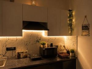 Luxury 1 BHK Near Medanta & Metro