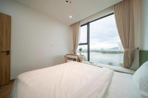 Panoma 2 Stunning River & Bridge View
