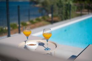 Camping Nevia - Mobile Home with Sea View & Shared Swimming Pool
