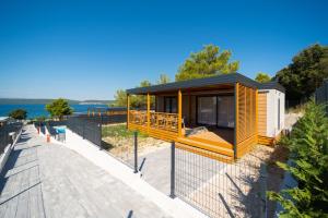 Camping Nevia - Mobile Home with Sea View & Shared Swimming Pool