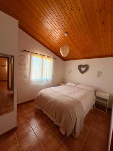 Casa Castaño - Chalet con patio y piscina de temporada