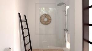 Sunset Infinity Villa, 4BR with Cinema, Pool, in Canggu
