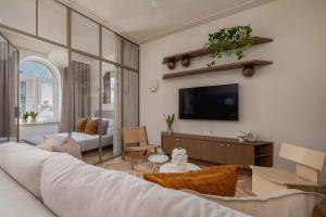 Elara Suite - 2BR for 5 - Next to the Main Station