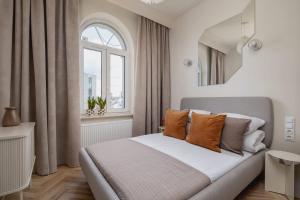 Elara Suite - 2BR for 5 - Next to the Main Station