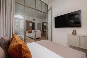 Elara Suite - 2BR for 5 - Next to the Main Station
