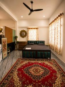 Divine Solace Luxury Dorm Near Triveni Sangam AC WiFi Parking