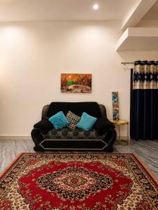 Divine Solace Luxury Dorm Near Triveni Sangam AC WiFi Parking