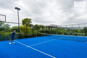 StayVista at 61 Sama with Pool, Mountain View