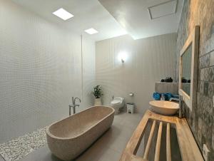 5 Minute Walk to Sanur Beach! Villa Pethak