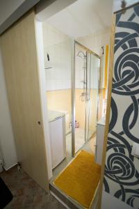 Comfortable 2BR Garden Apt with AC & Free Parking