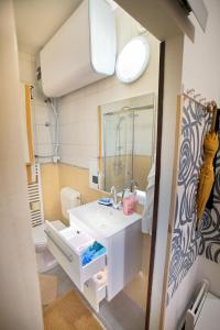Comfortable 2BR Garden Apt with AC & Free Parking