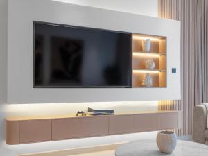 Relax & Shop 3BDR Apartment by Circle Mall