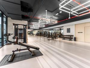 Relax & Shop 3BDR Apartment by Circle Mall