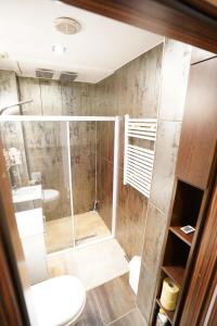 Modern 2BR Near City Park with AC & Free Parking