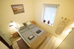 Modern 2BR Near City Park with AC & Free Parking