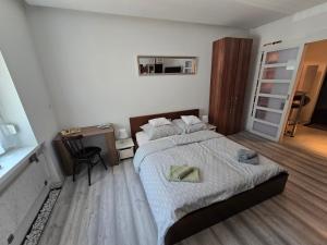 Modern 2BR Near City Park with AC & Free Parking