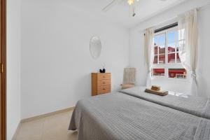 Spacious 3-Bedroom Apartment with Panoramic Sea Views