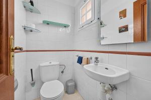 Spacious 3-Bedroom Apartment with Panoramic Sea Views