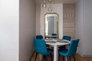 Aleja Krakowska 201 Signature Apartment by BookingHost