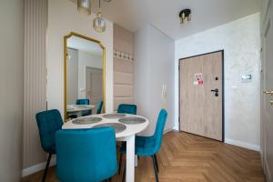 Aleja Krakowska 201 Signature Apartment by BookingHost