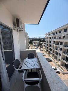 Maxhuri Apartments