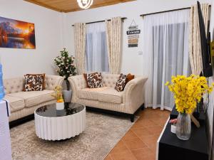 UrbanHive 2BR Gladwins