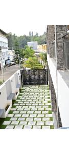 Breeze & blooms villa