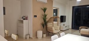 Lazzlla Gardens Luxurious 3 BR Apartment
