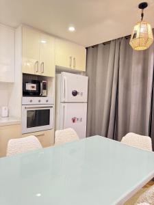 Lazzlla luxurious 1BR Apartment city view