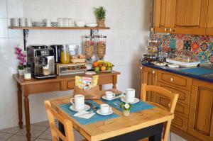 Miu B&B , Ciampino , Villa con Piscina e Parcheggio Privato