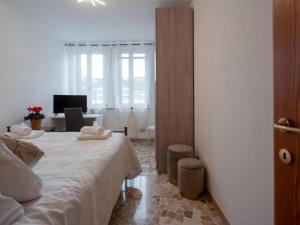 Charming Dorsoduro Venice Stay Near Art Museums and Canals
