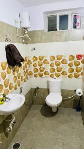 Cozy 1 BHK Stay Near US Embassy & IT Hub