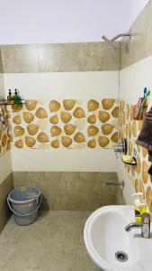 Cozy 1 BHK Stay Near US Embassy & IT Hub