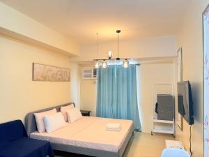 Comfort & Convenience At Centrio Tower King Size Bed
