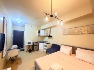 Comfort & Convenience At Centrio Tower King Size Bed