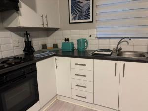 1 Bed Apartment near Beach, Restaurants and Shops