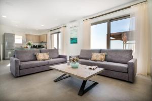 Lux Villa Nymphes Dioni, 30m from beach with Pool, BBQ and Play Area