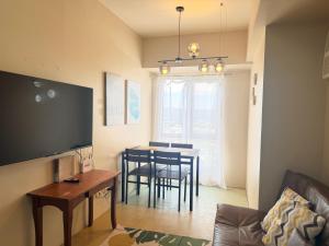 Corner 1 Bedroom Unit at Centrio Tower