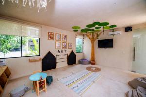 3BR Oasis: Poolside, Gym, Near Beach & Xcaret
